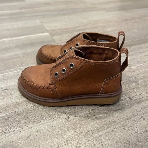 Toms Chukka Casual Brown Boots - Picture 2 of 4